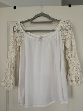 Women's White Lace Sleeve off the shoulder Top